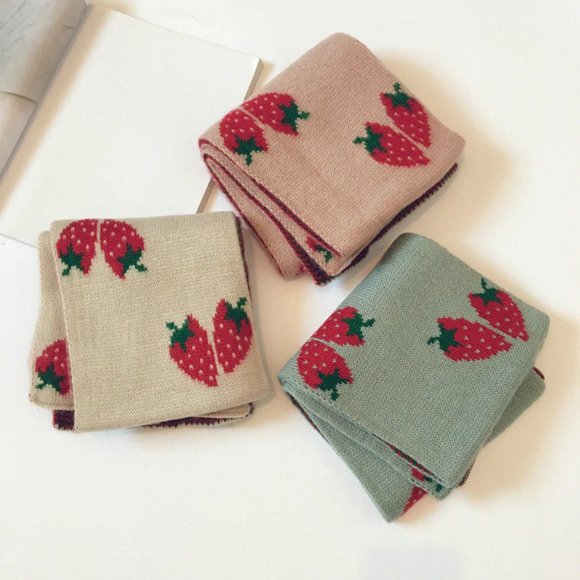 🍓Strawberry Print Scarf🍓 - Picture 15 of 16